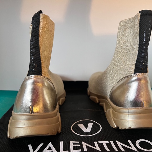 Sneakers - Picture 3 of 9